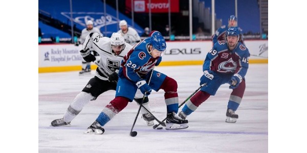 Vegas Golden Knights en Colorado Avalanche reflecteren na verlies van het spel